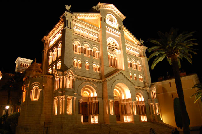 Кафедральный собор Монако ночью